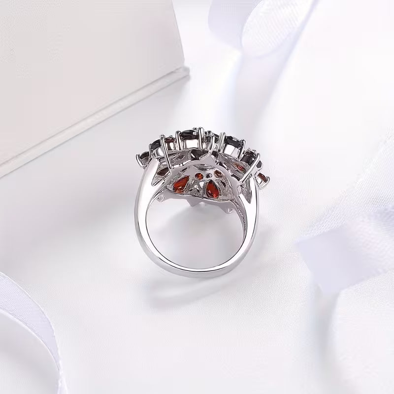 A Stylish And Opulent Ring Designed Like a Pomegranate Flower