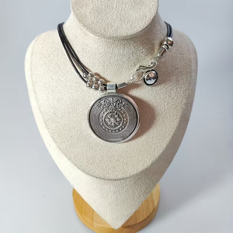 Retro Leather Rope Floral Pendant Necklace