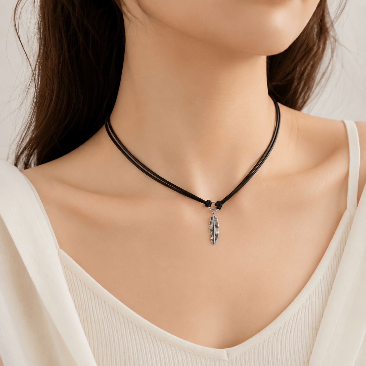 Vintage Feather Pendant Choker Necklace