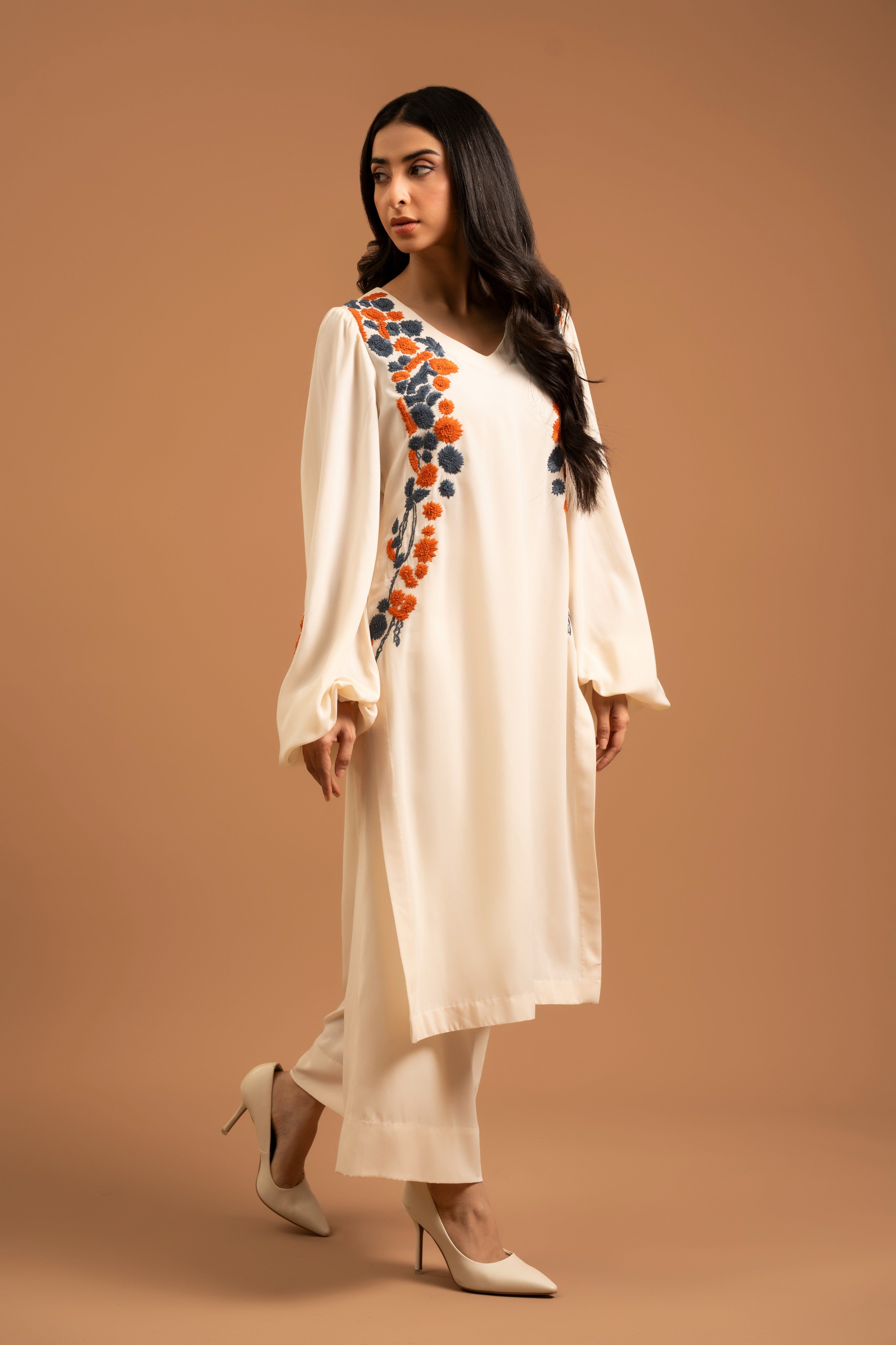 Handworked Bell Sleeve V-Neck Outfit