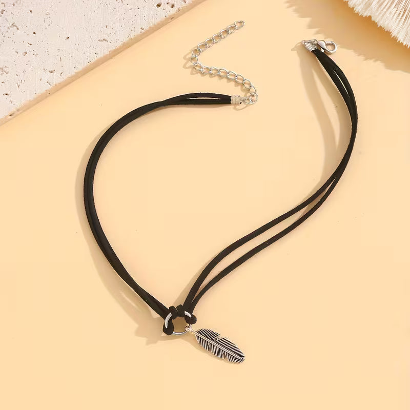 Vintage Feather Pendant Choker Necklace