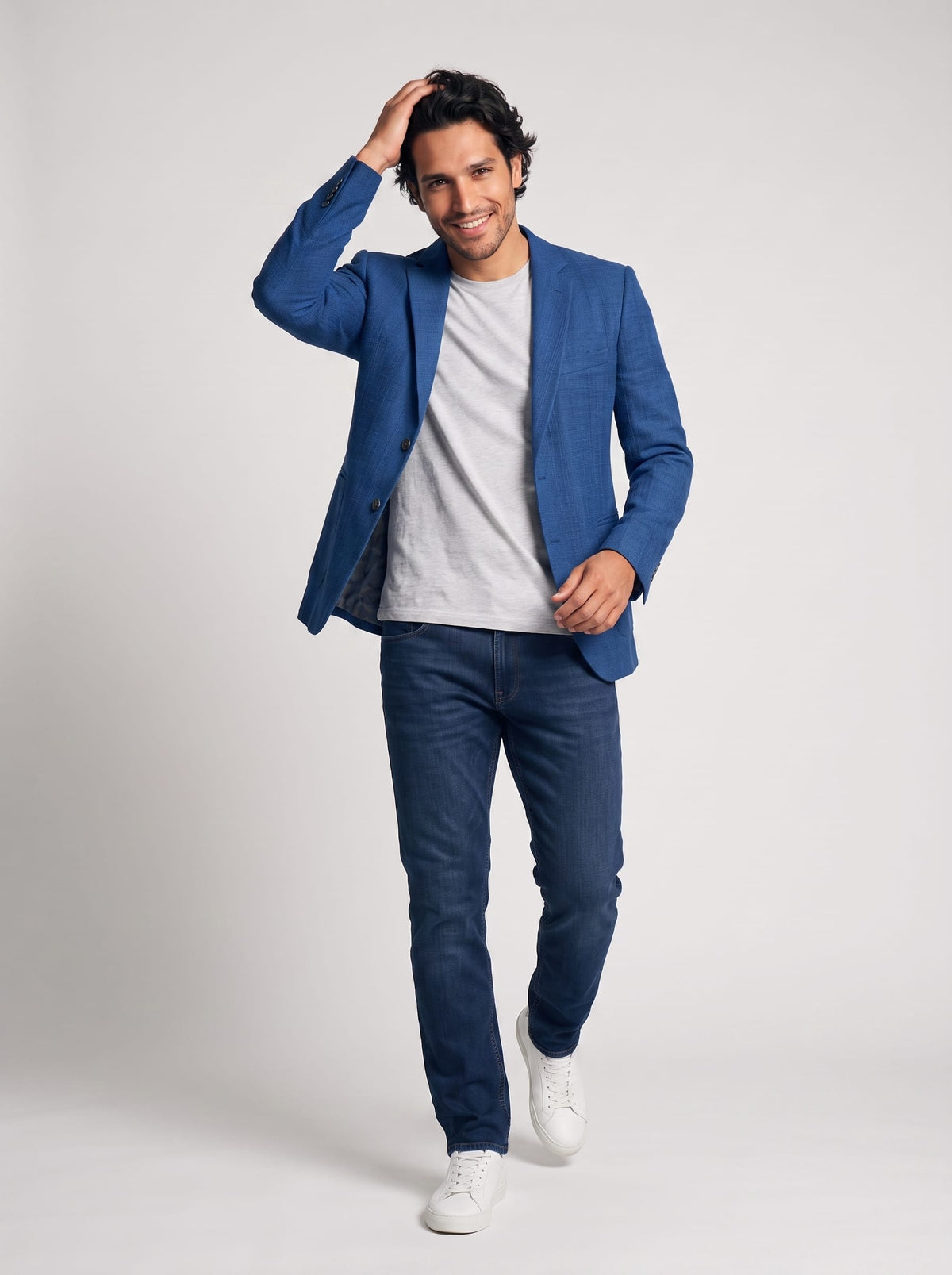 Modern men's blazer featuring premium fabric, refined tailoring, and timeless style