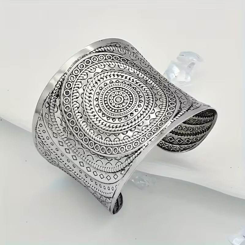 A Fashionable Retro Wide Pattern Bracelet