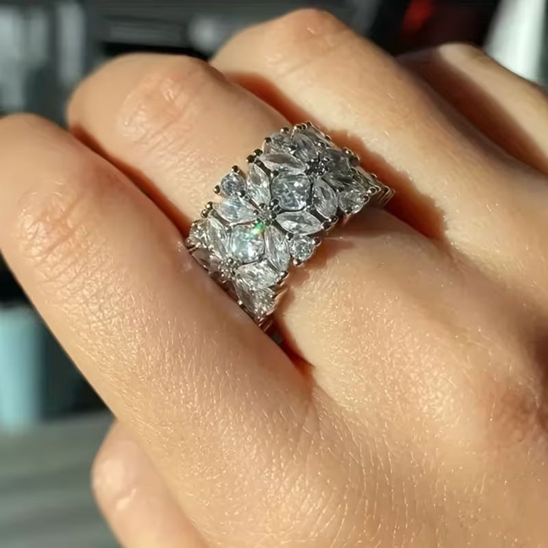 Luxury Zirconia Petal Band Ring