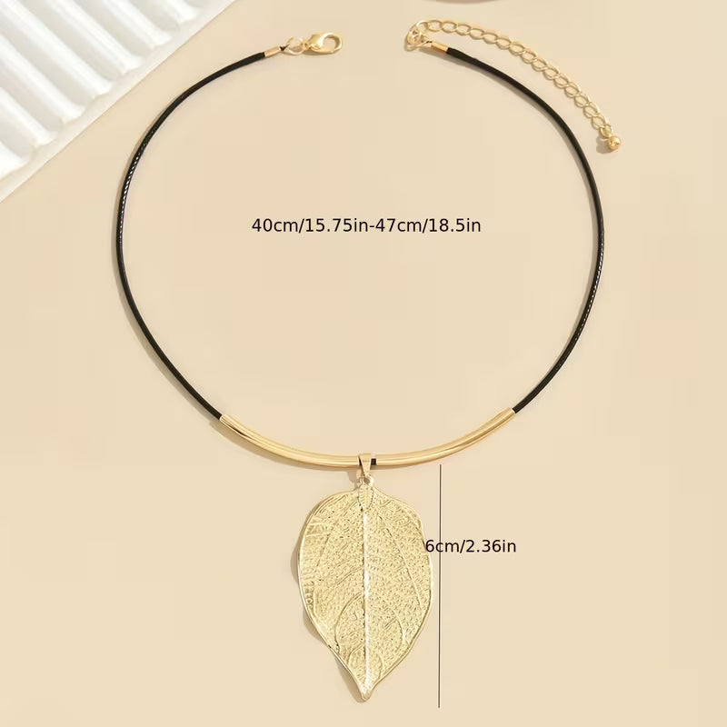 Elegant Leaf Texture Pendant Necklace